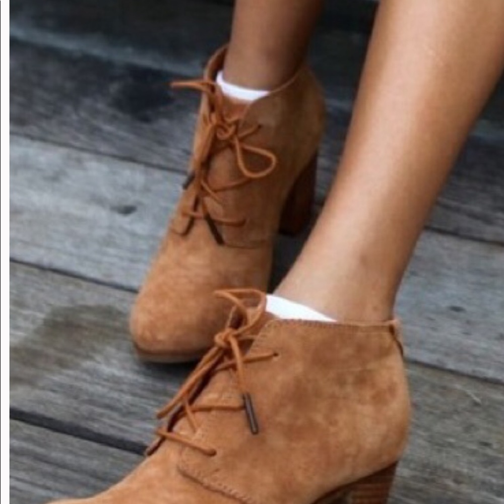 Tom’s rich brown suede booties